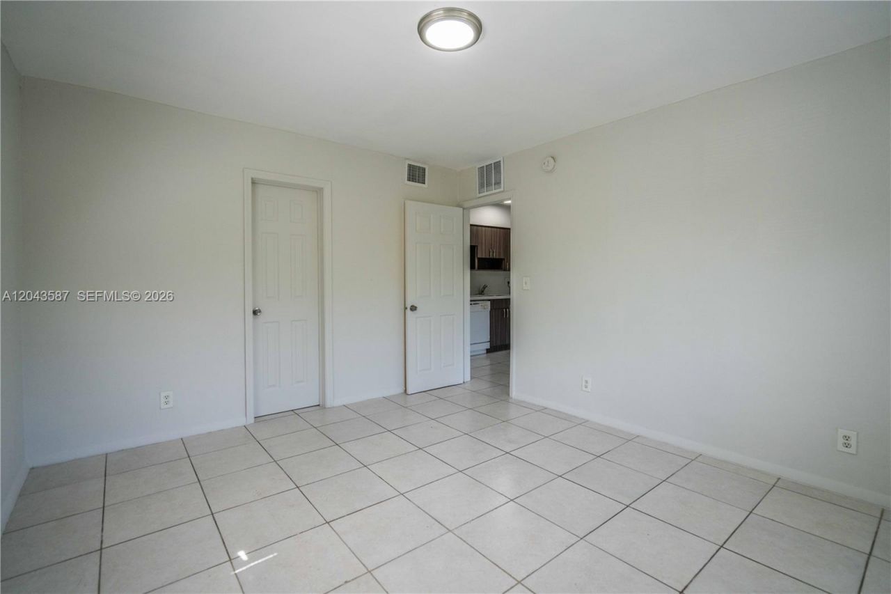 666 NE 80th St , Unit 6, Miami, FL 33138 Photo