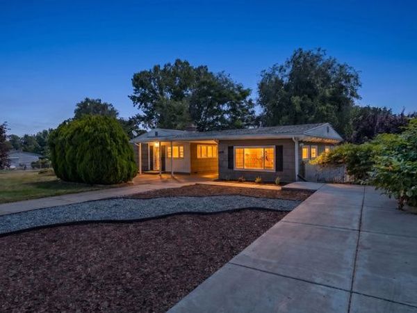 6915 S BROOKHILL DR E, Cottonwood Heights, UT 84121