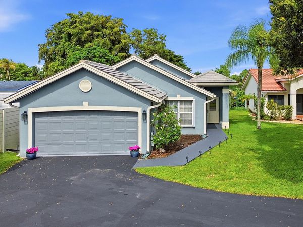 12445 SW 7th Place, Davie, FL 33325