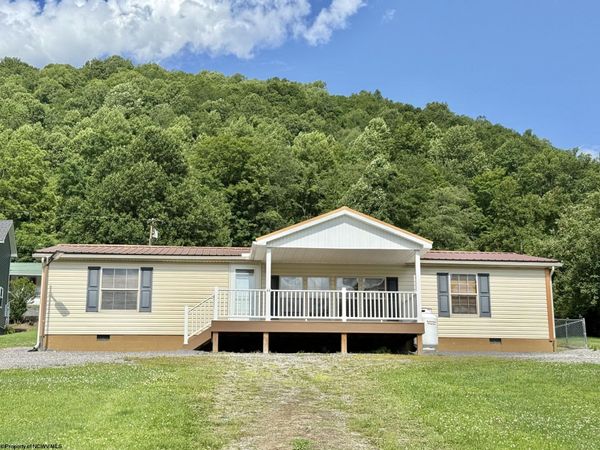 44 Fifth Street, Hendricks, WV 26271