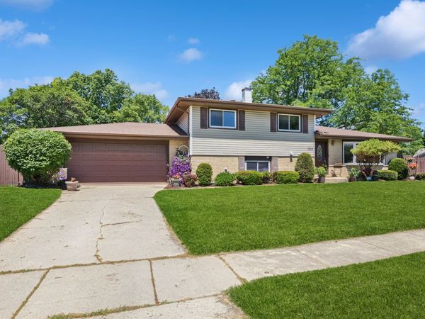 1212 Rose Court , Bartlett, IL 60103
