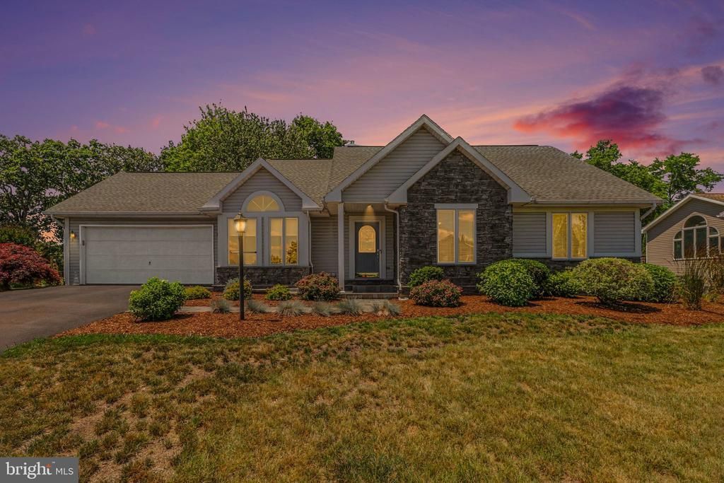 32 TEABERRY DRIVE , CARLISLE, PA 17015