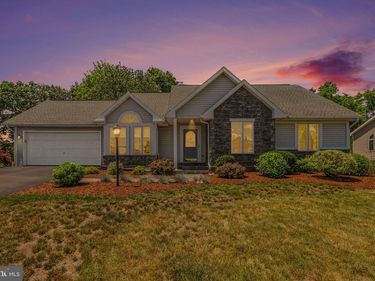 32 TEABERRY DRIVE, CARLISLE, PA 17015