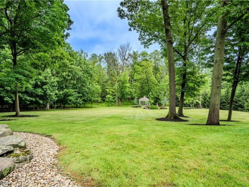 17504 Willow Wood Drive, Strongsville, OH 44136 Photo 43