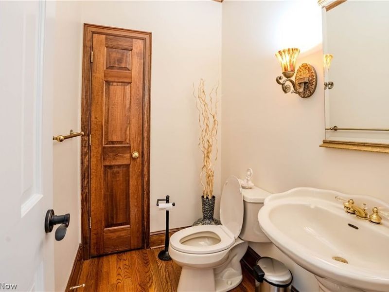 17504 Willow Wood Drive, Strongsville, OH 44136 Photo 9