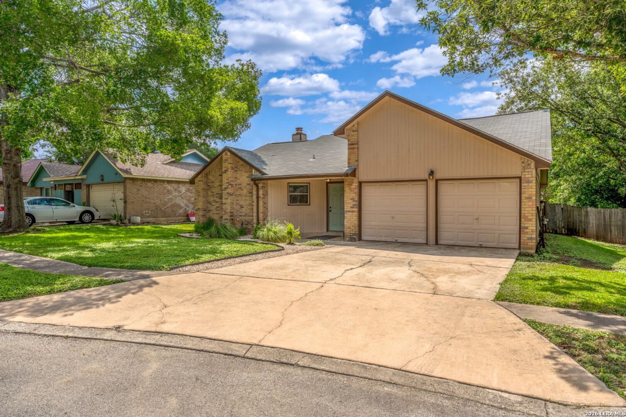 7900 Forest Xing, Live Oak, TX 78233 Main Photo