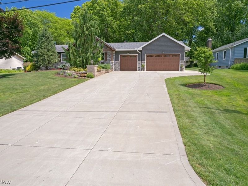 7742 Windy Hill Drive, Kent, OH 44240 Photo 2