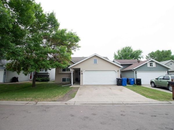 1938 53rd Avenue S, Fargo, ND 58104