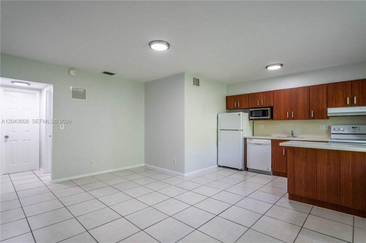 666 NE 80th St , Unit 8, Miami, FL 33138 Photo