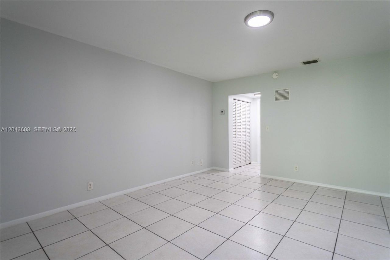 666 NE 80th St , Unit 8, Miami, FL 33138 Photo