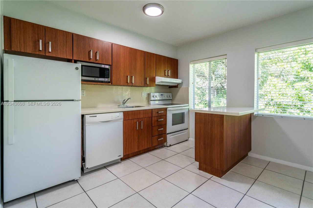 666 NE 80th St , Unit 8, Miami, FL 33138 Photo