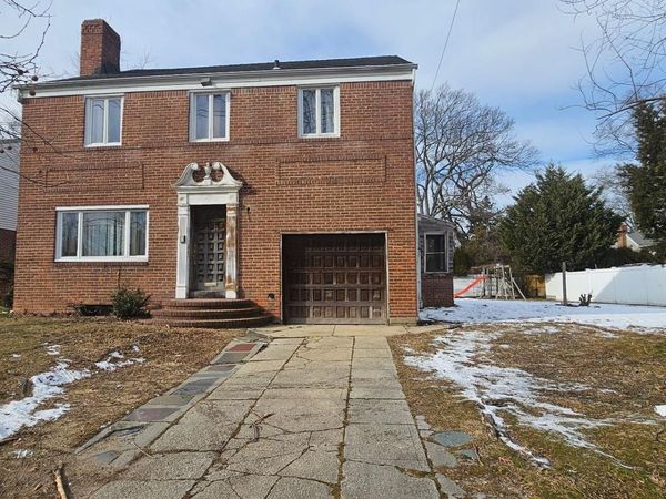 770 W Broadway , Woodmere, NY 11598
