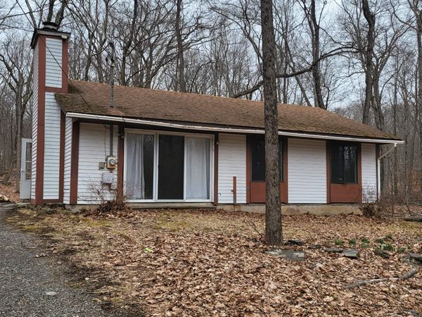 245 Gold Finch Road , Bushkill, PA 18324
