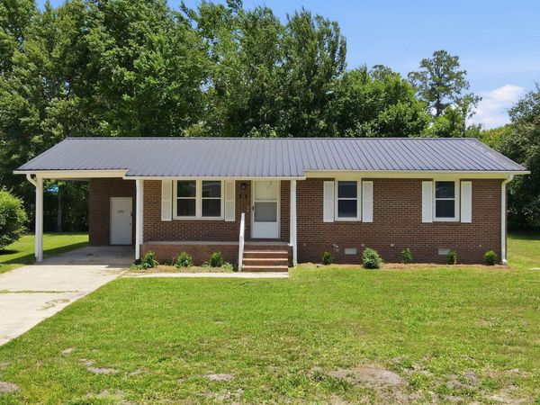 101 N Water Street , Bayboro, NC 28515