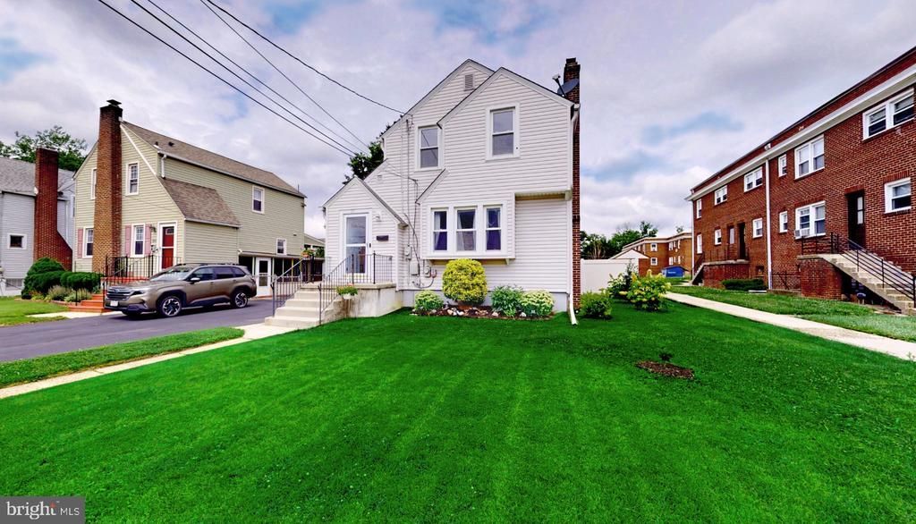27 W Holly Avenue, Oaklyn, NJ 08107 Main Photo