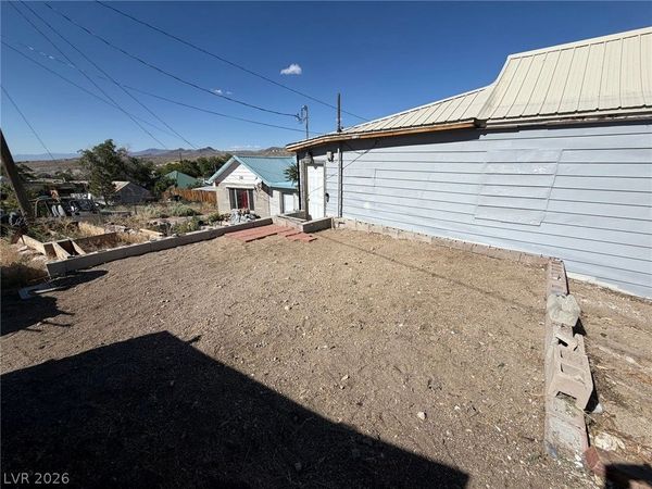 665 Brougher Avenue , Tonopah, NV 89049