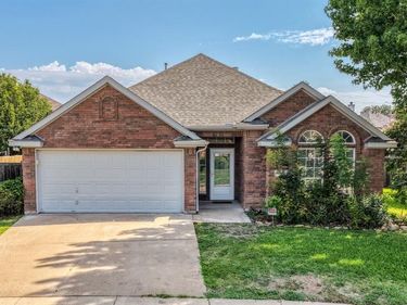 4567 Summerbrook Circle, Fort Worth, TX 76137