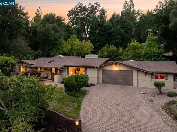19 Valley Dr, Orinda, CA 94563