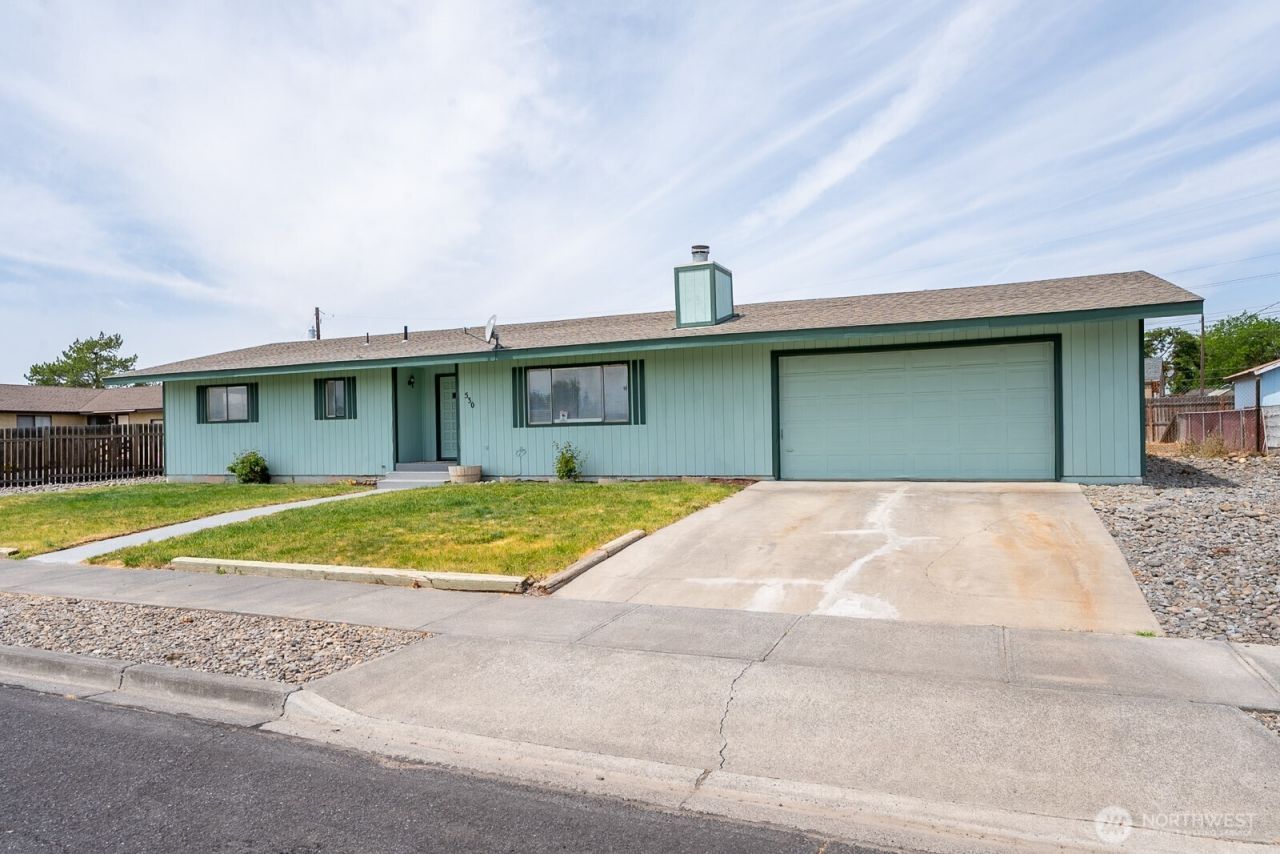 530 W Crest, Moses Lake, WA 98837 Main Photo