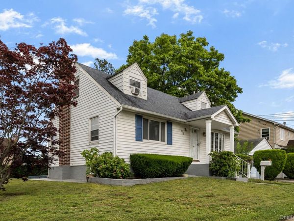33 N Montgomery Street, Valley Stream, NY 11580