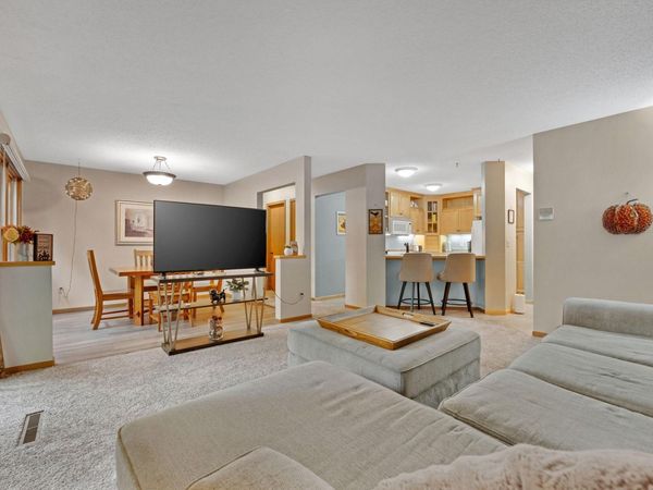 15805 26th Avenue N, Unit B, Plymouth, MN 55447