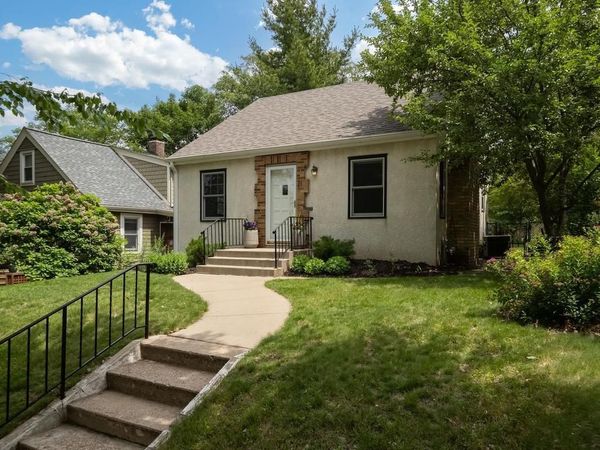 21 Queen Avenue S, Minneapolis, MN 55405