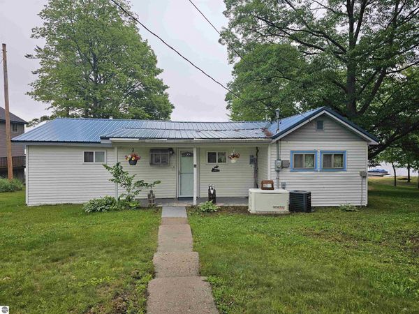 662 Lakeview Drive N, Hale, MI 48739
