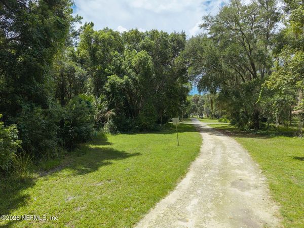 627 WALNUT Street, Welaka, FL 32193