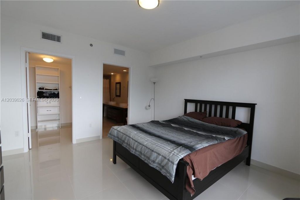 465 Brickell Ave, Unit 4706, Miami, FL 33131 Photo