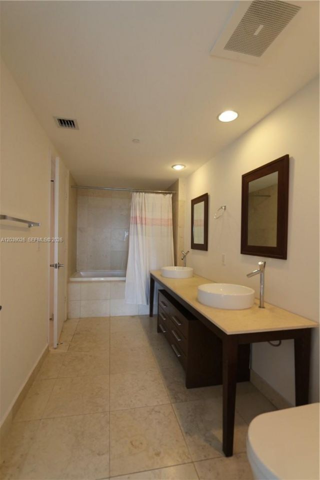 465 Brickell Ave, Unit 4706, Miami, FL 33131 Photo