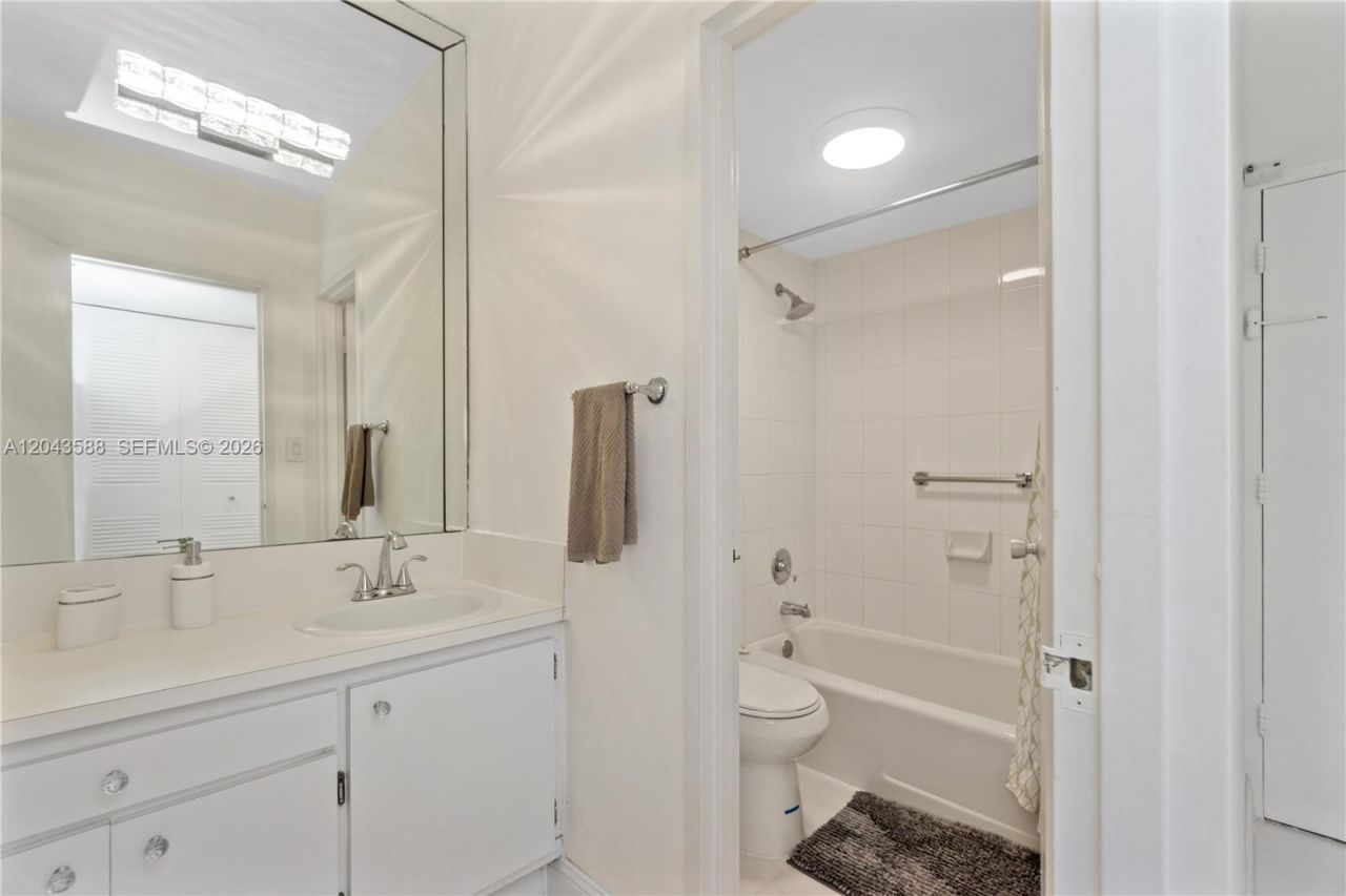 100 Lincoln Rd , Unit 306, Miami Beach, FL 33139 Photo