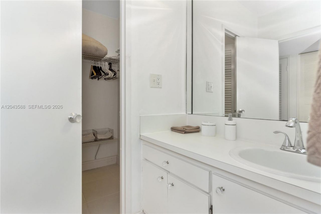 100 Lincoln Rd , Unit 306, Miami Beach, FL 33139 Photo