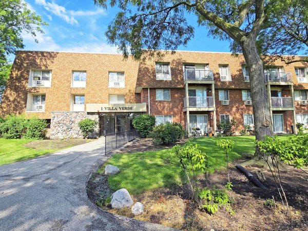 1 VILLA VERDE Drive , Unit 305, Buffalo Grove, IL 60089