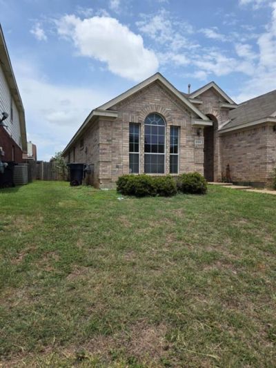 608 Prairie Gulch Drive, Fort Worth, TX 76140 Main Photo