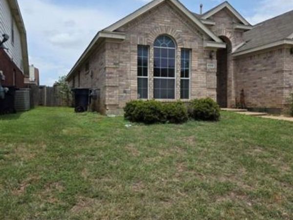 608 Prairie Gulch Drive, Fort Worth, TX 76140
