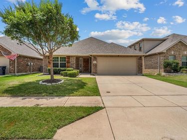 4716 Meadow Green Trail, Fort Worth, TX 76244