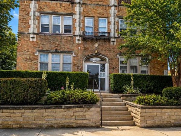 1922 N Palmer STREET, Milwaukee, WI 53212