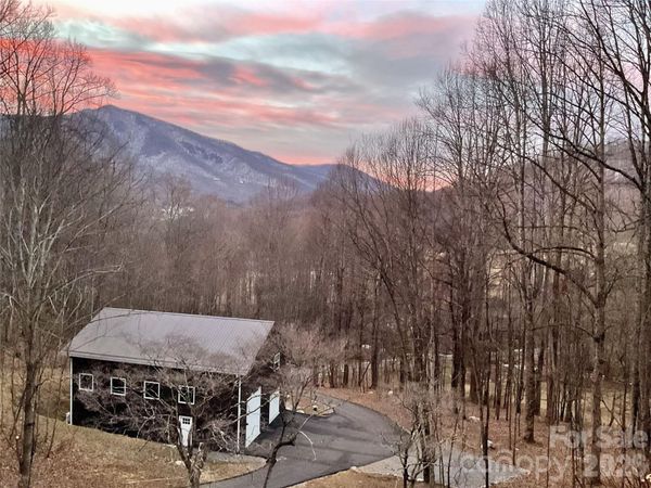 560 Winchester Creek Road, Waynesville, NC 28786