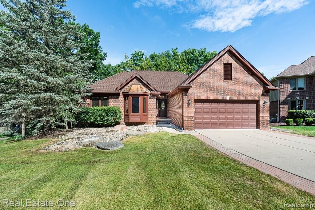 227 Bloomer Ridge Court, Rochester, MI 48307 Main Photo