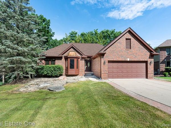227 Bloomer Ridge Court, Rochester, MI 48307