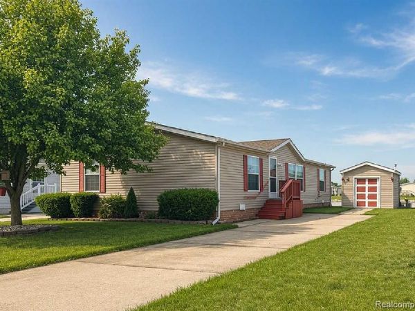 29258 Hidden River Drive, Gibraltar, MI 48173