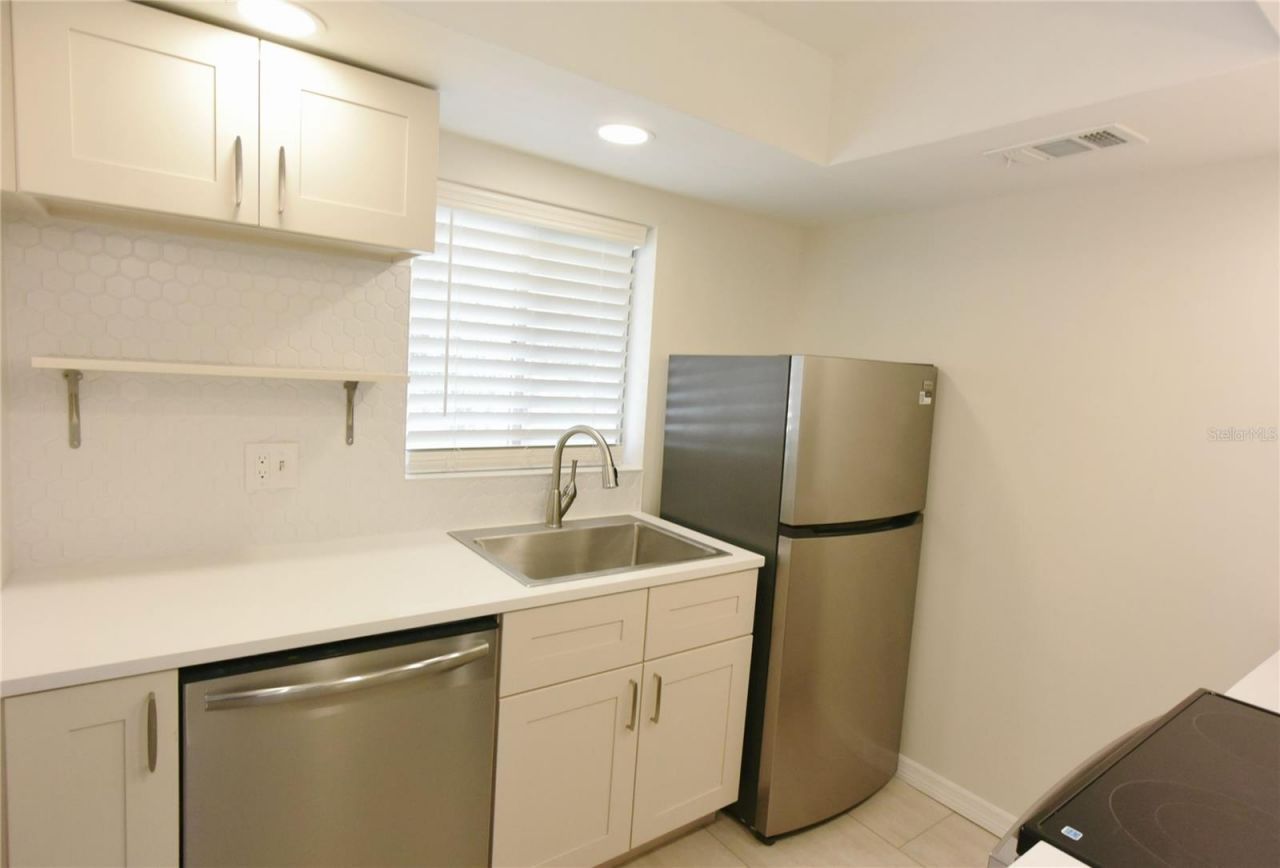 3751 S School Avenue, Unit 26, Sarasota, FL 34239 Photo