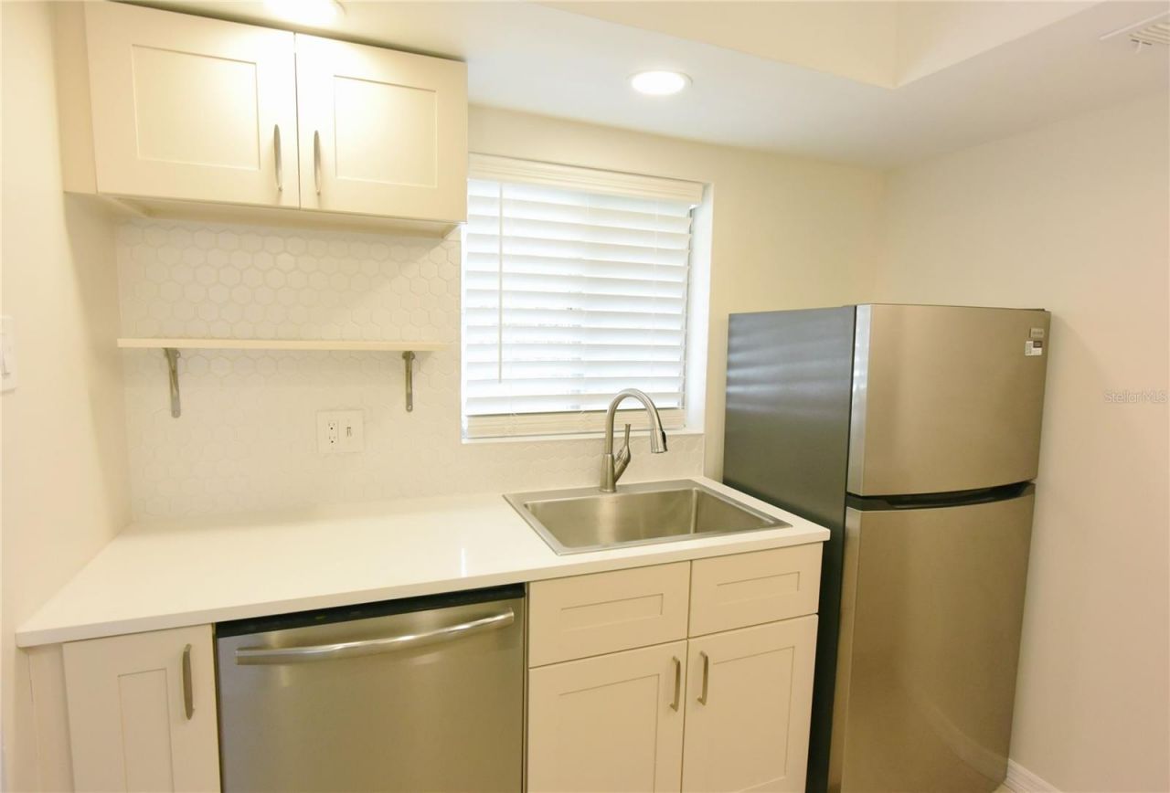 3751 S School Avenue, Unit 26, Sarasota, FL 34239 Photo