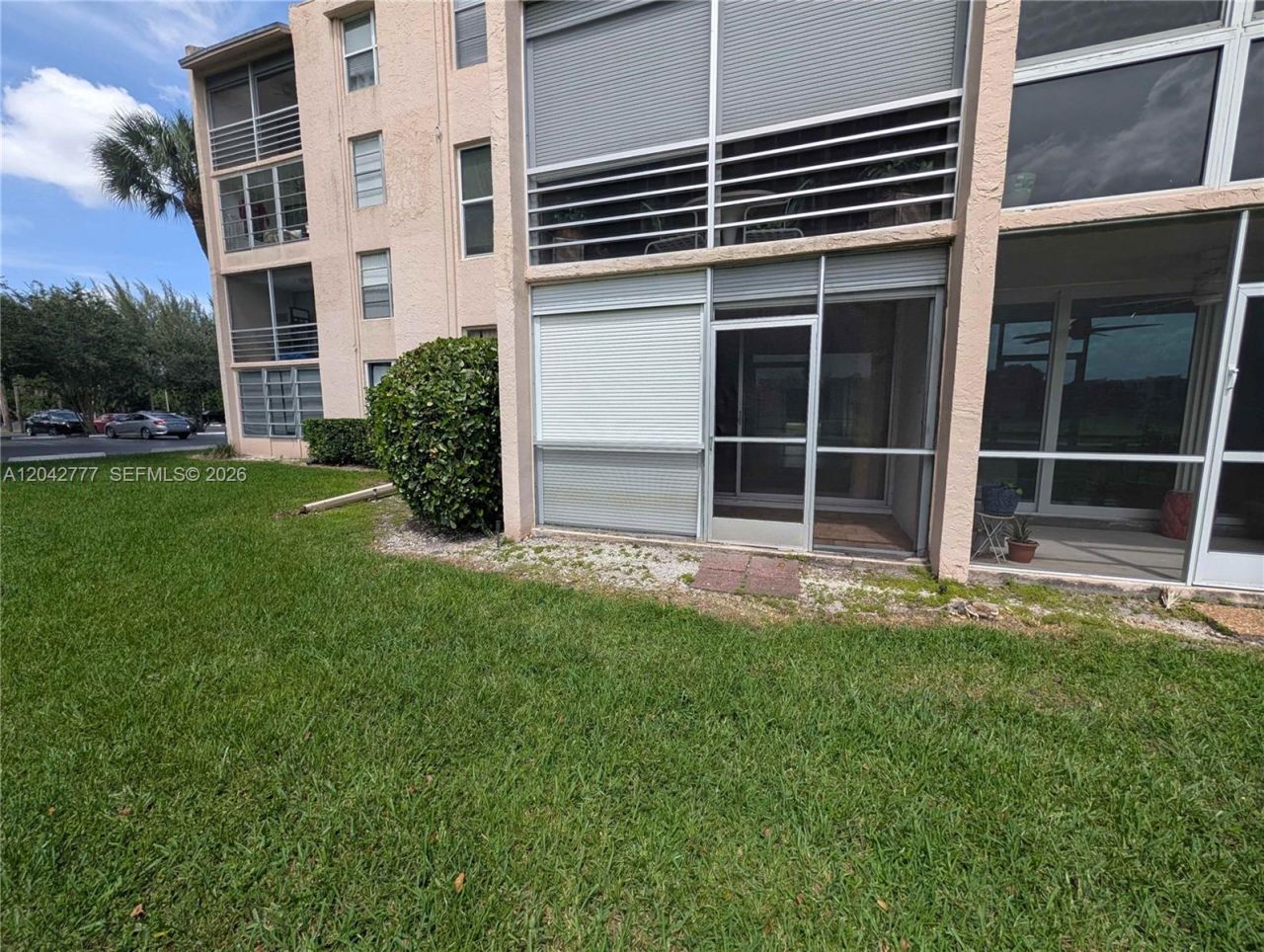 9495 Evergreen Pl , Unit 102, Davie, FL 33324 Photo