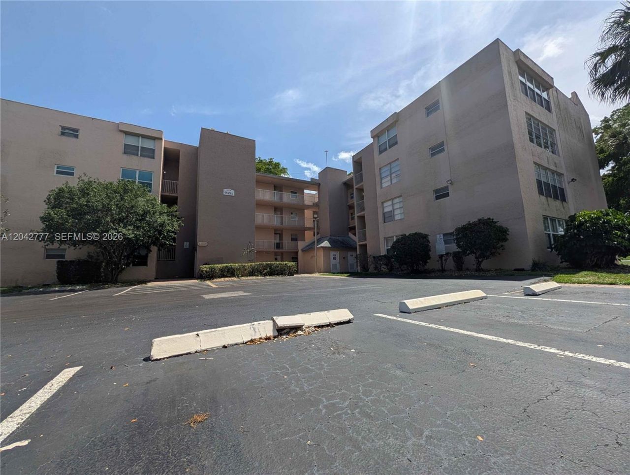 9495 Evergreen Pl , Unit 102, Davie, FL 33324 Photo
