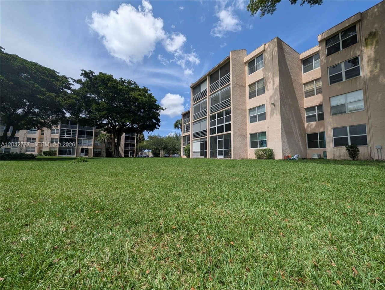 9495 Evergreen Pl , Unit 102, Davie, FL 33324 Photo