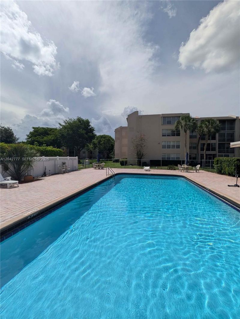 9495 Evergreen Pl , Unit 102, Davie, FL 33324 Photo