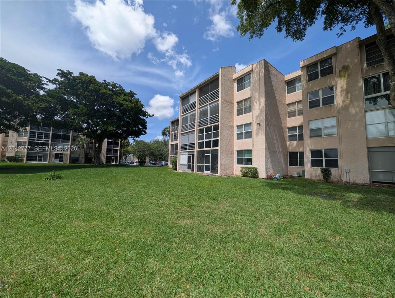 9495 Evergreen Pl , Unit 102, Davie, FL 33324 Photo
