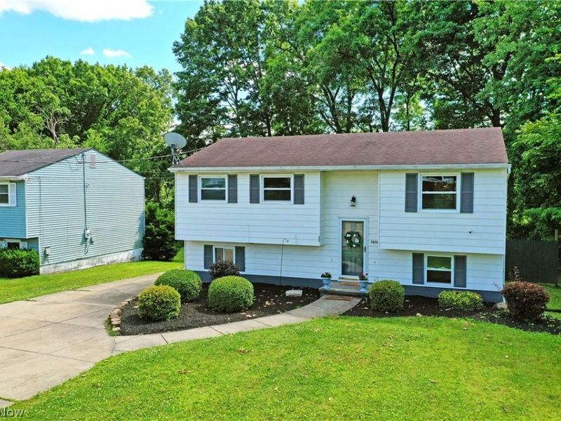 3678 Oakview Drive, Girard, OH 44420 Photo 2