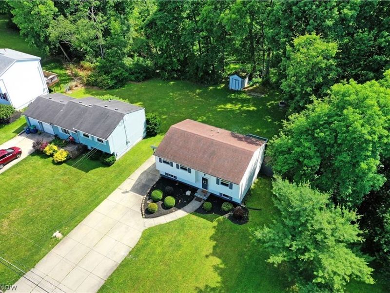 3678 Oakview Drive, Girard, OH 44420 Photo 3